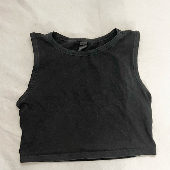 2 black and white cropped tank tops (halter) - Picture 4 of 4